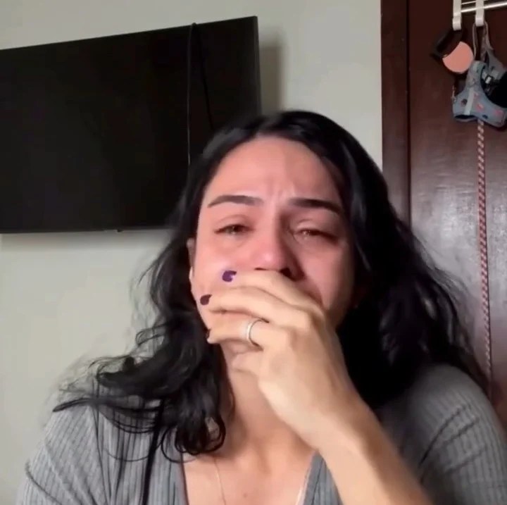 Cantora de Sinop denuncia boicote político, relata humilhações e diz que vai deixar a cidade; veja vídeo